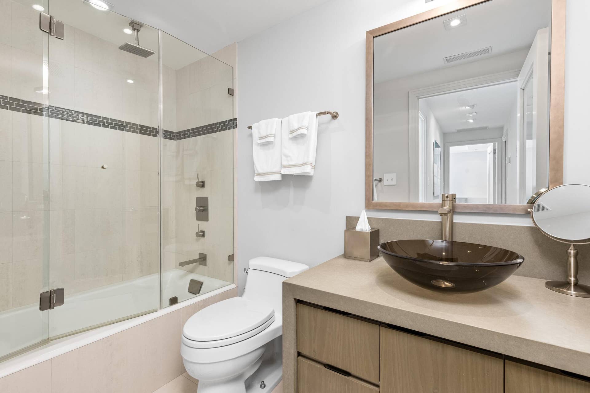 100 Worth Avenue, #317, Palm Beach, FL 33480 Guest Bath