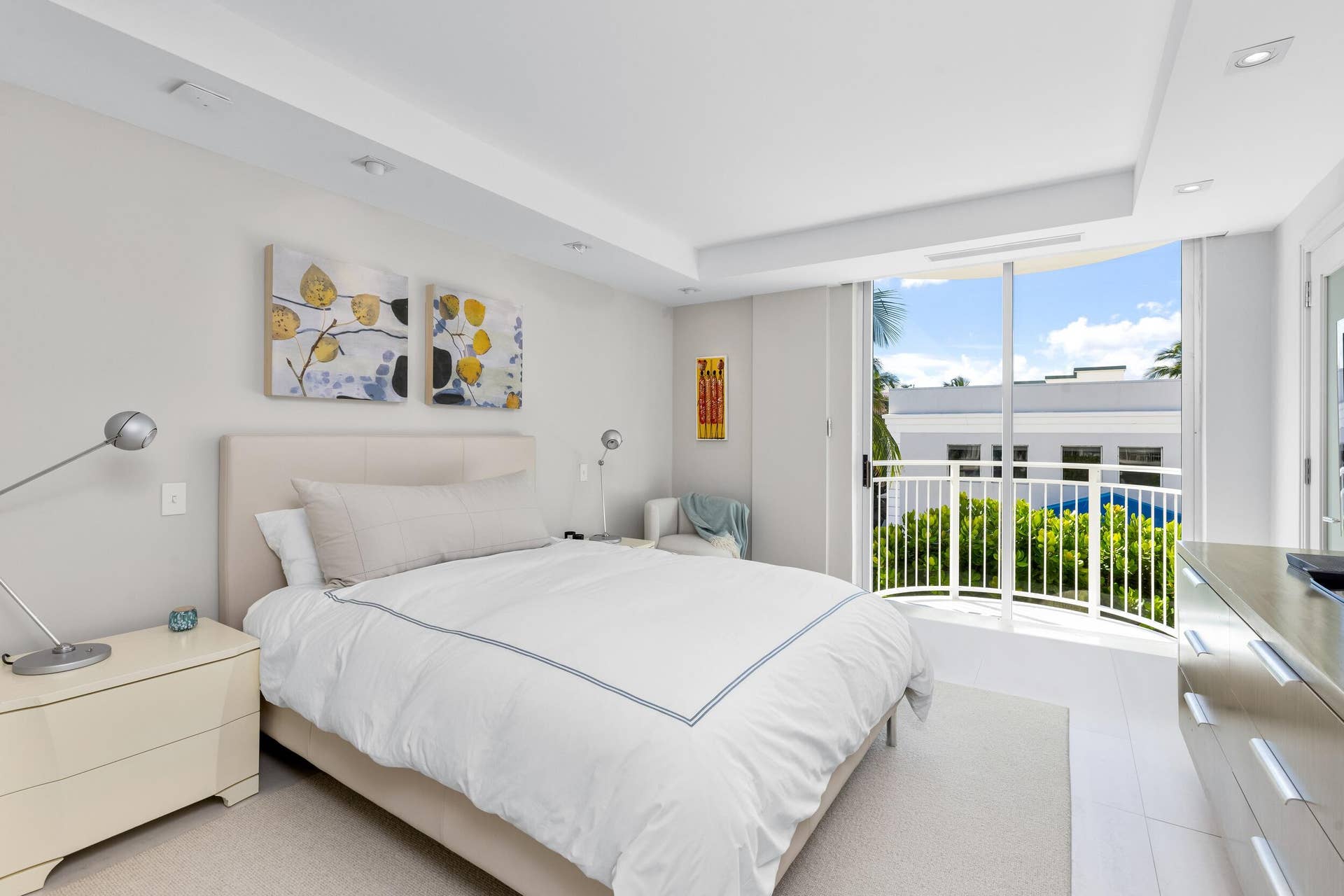 100 Worth Avenue, #317, Palm Beach, FL 33480 Guest Bed