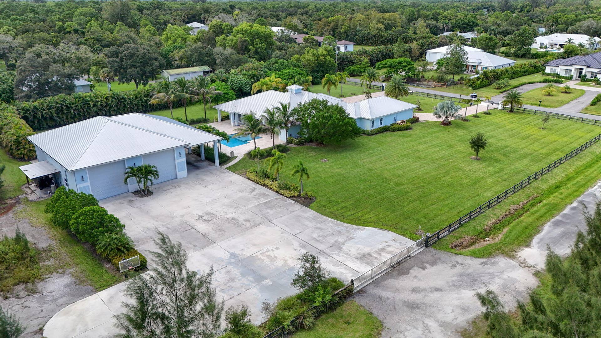 9118 Whippoorwill Trail, Jupiter, FL 33478 separate entrance to detached garage