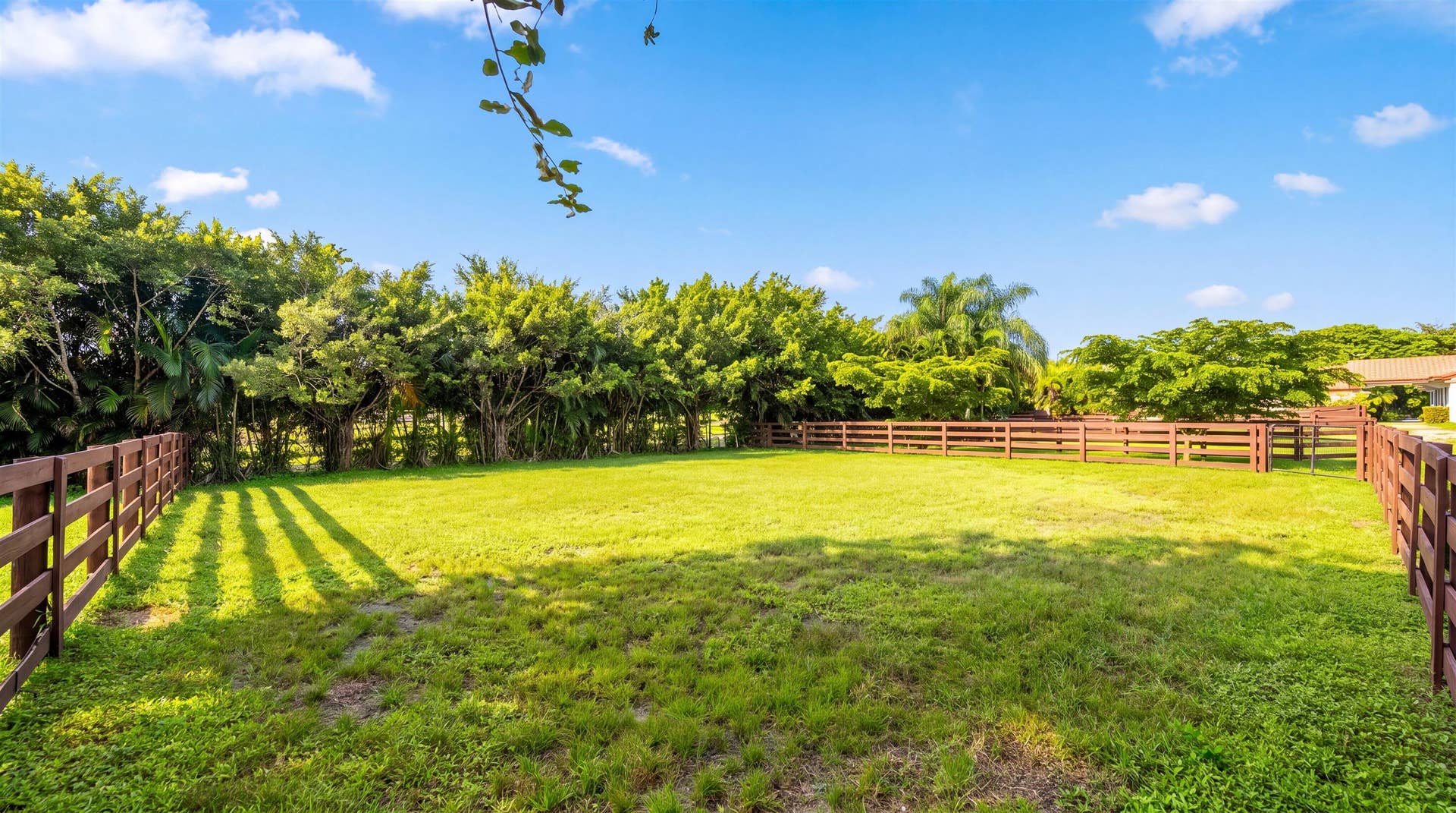 22-14883 Equestrian Way