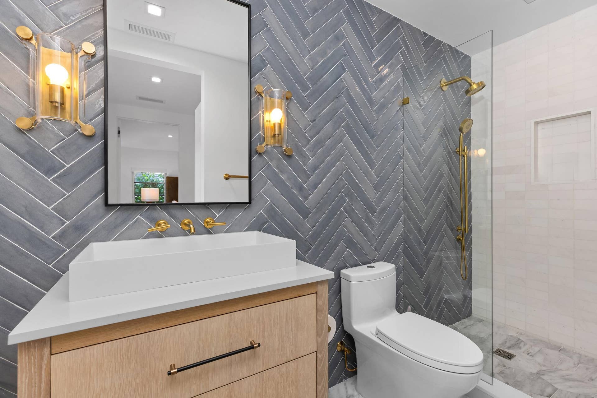 2745 S Flagler Drive, West Palm Beach, FL 33405 Guest Bath