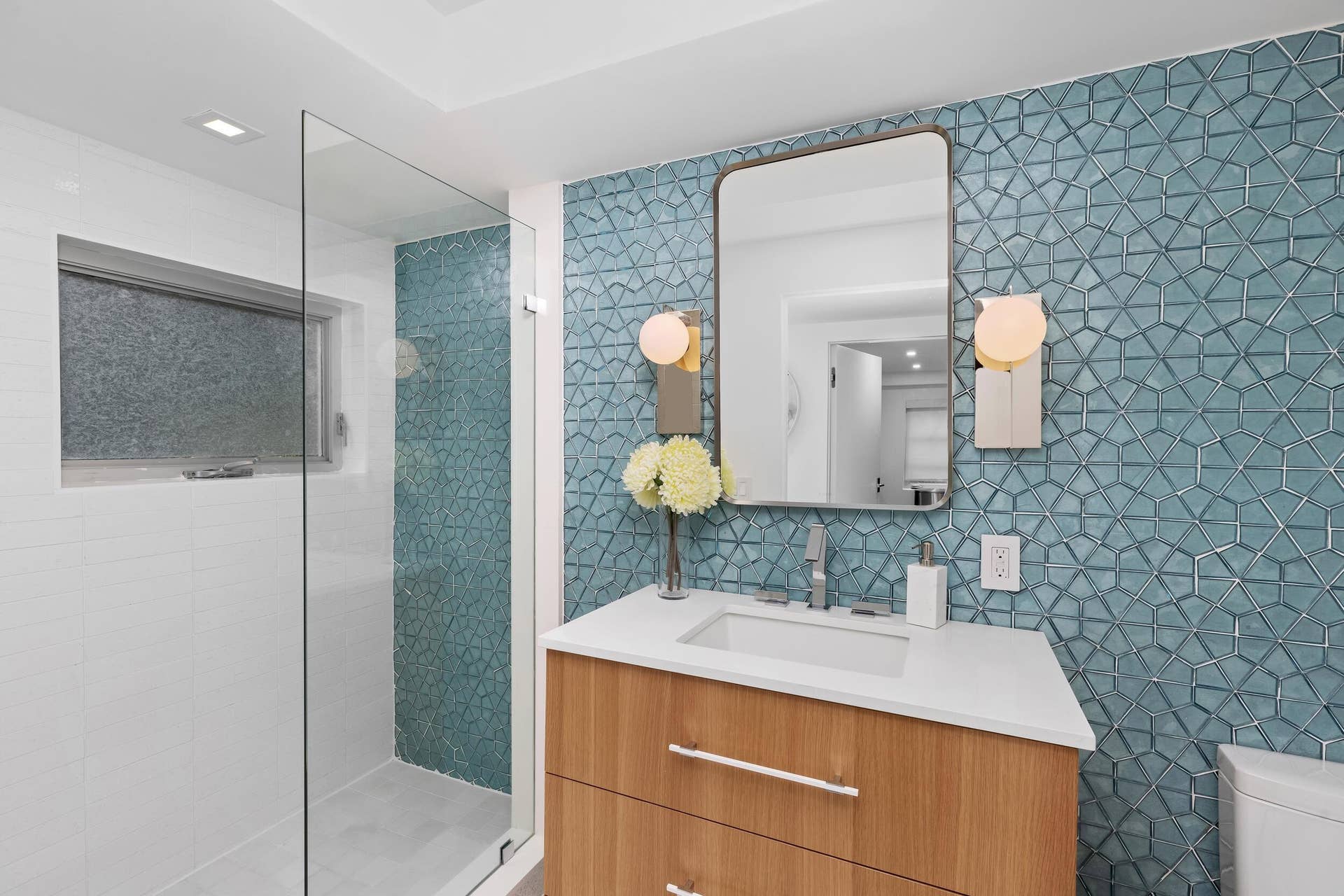 2745 S Flagler Drive, West Palm Beach, FL 33405 Cabana Bath