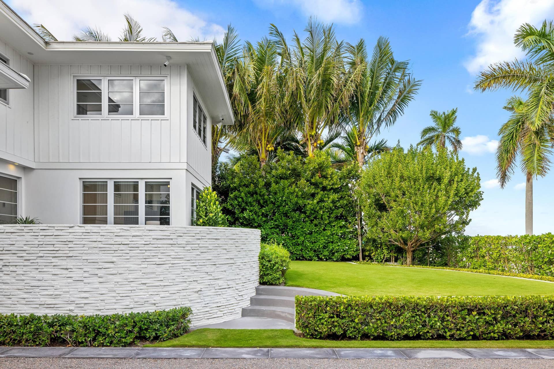 2745 S Flagler Drive, West Palm Beach, FL 33405 Front