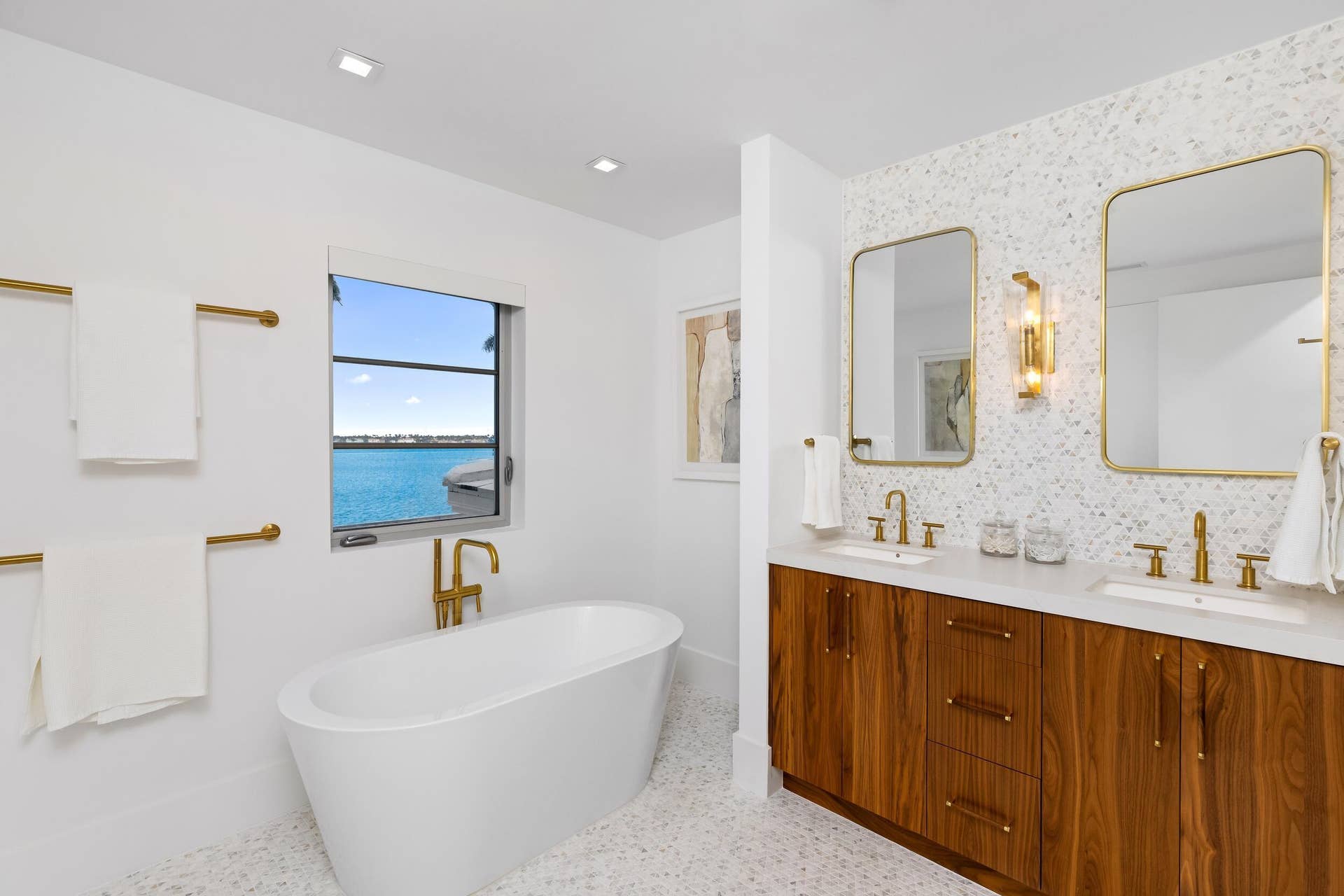 2745 S Flagler Drive, West Palm Beach, FL 33405 Primary Bath