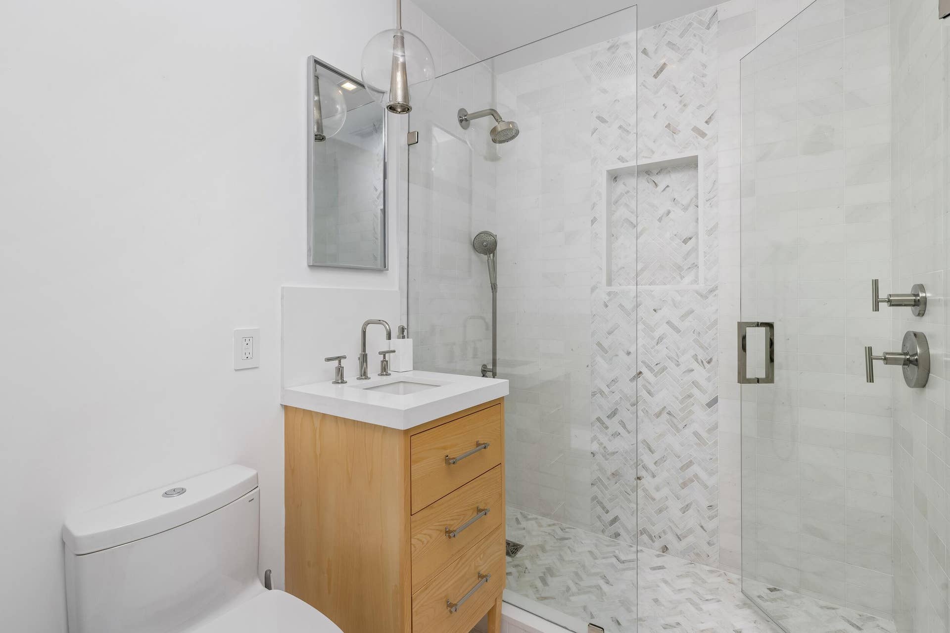 2745 S Flagler Drive, West Palm Beach, FL 33405 Guest Bath