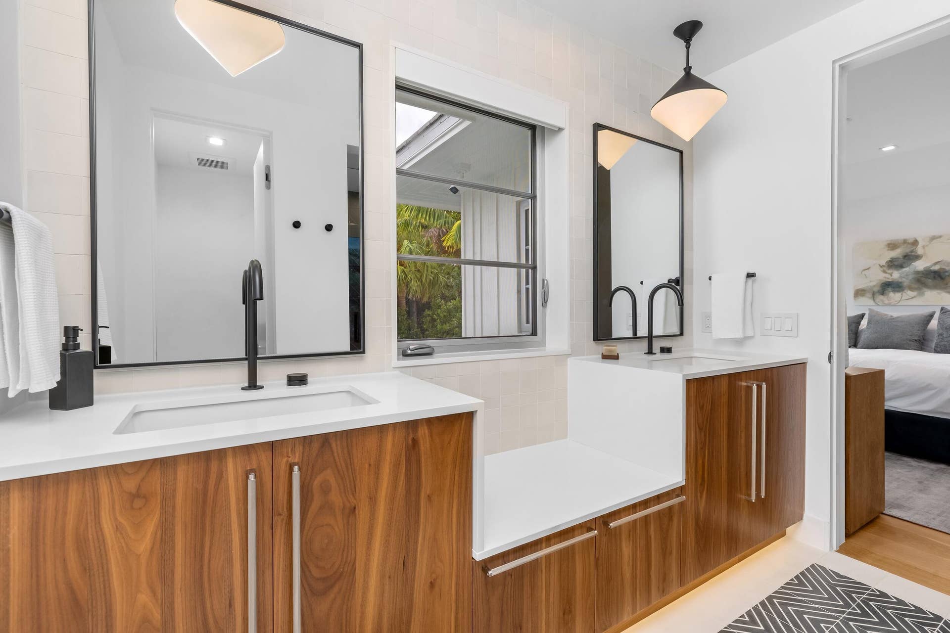 2745 S Flagler Drive, West Palm Beach, FL 33405 Guest Bath
