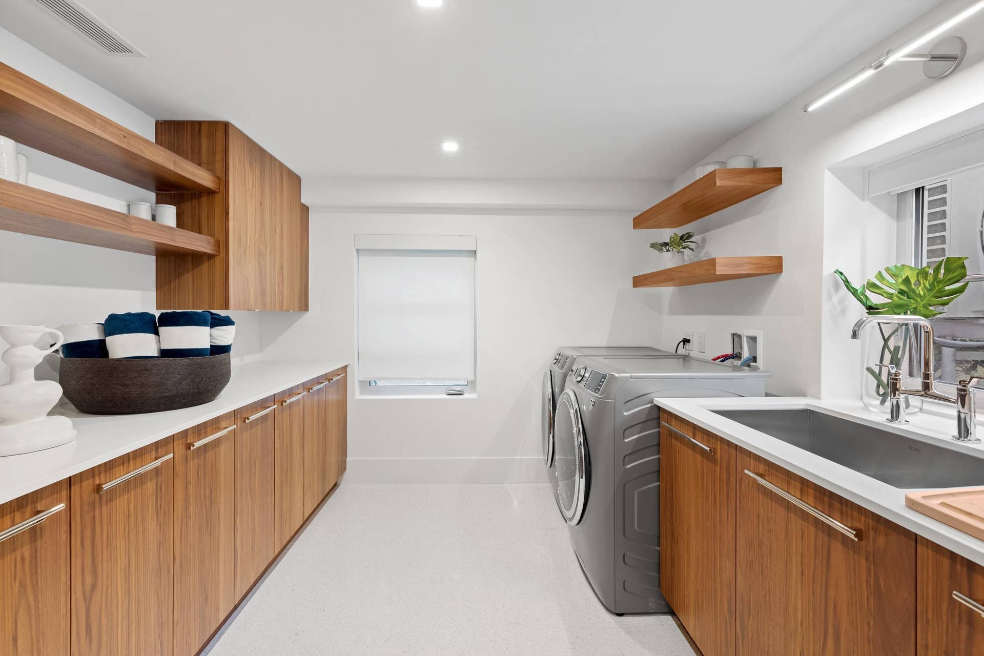 2745 S Flagler Drive, West Palm Beach, FL 33405 Laundry Room