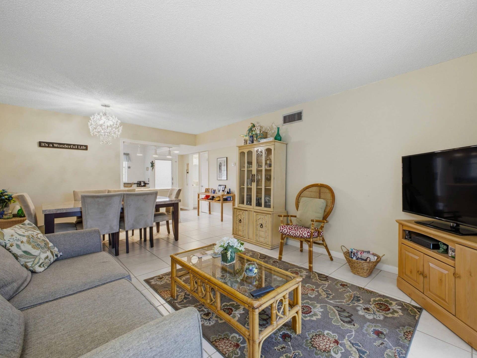 2620 NE 1st Court, #1050, Boynton Beach, FL 33435 Living Dining