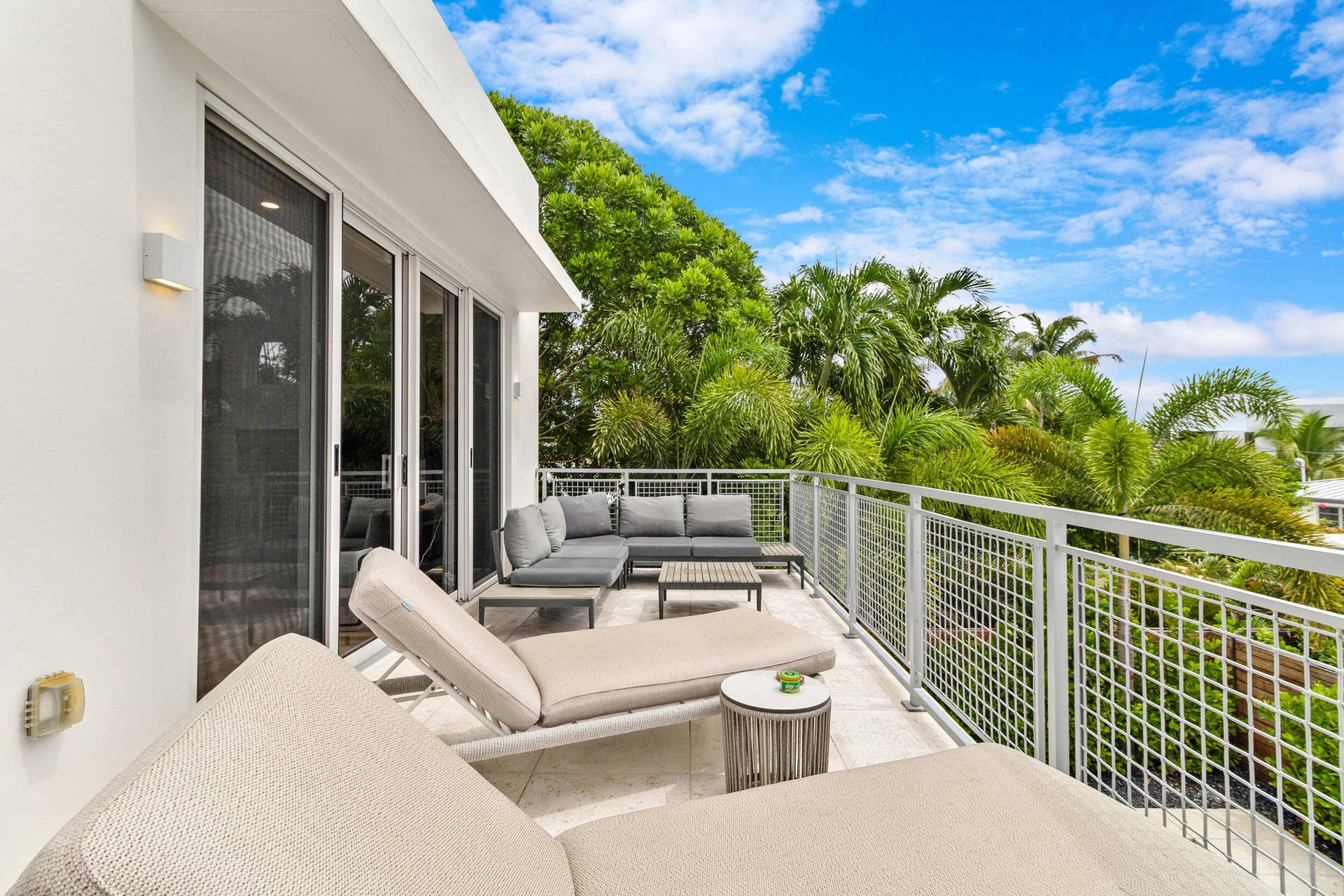 1504 NE 6TH Court, Fort Lauderdale, FL 33304 54_accutour_02 1504-ne-6th-ct -055