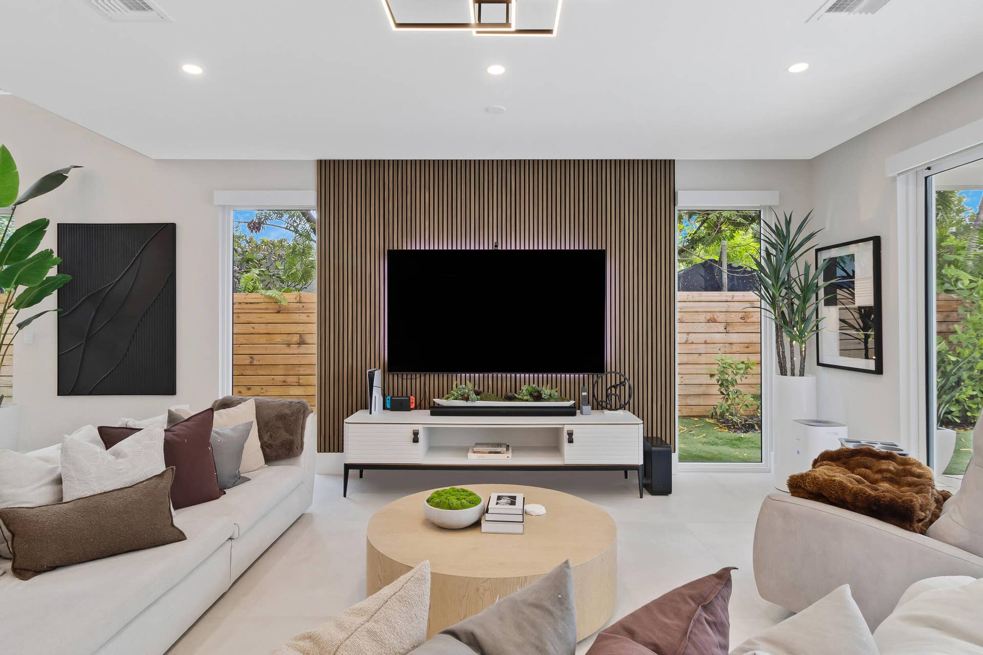 1504 NE 6TH Court, Fort Lauderdale, FL 33304 13_accutour_02 1504-ne-6th-ct -013
