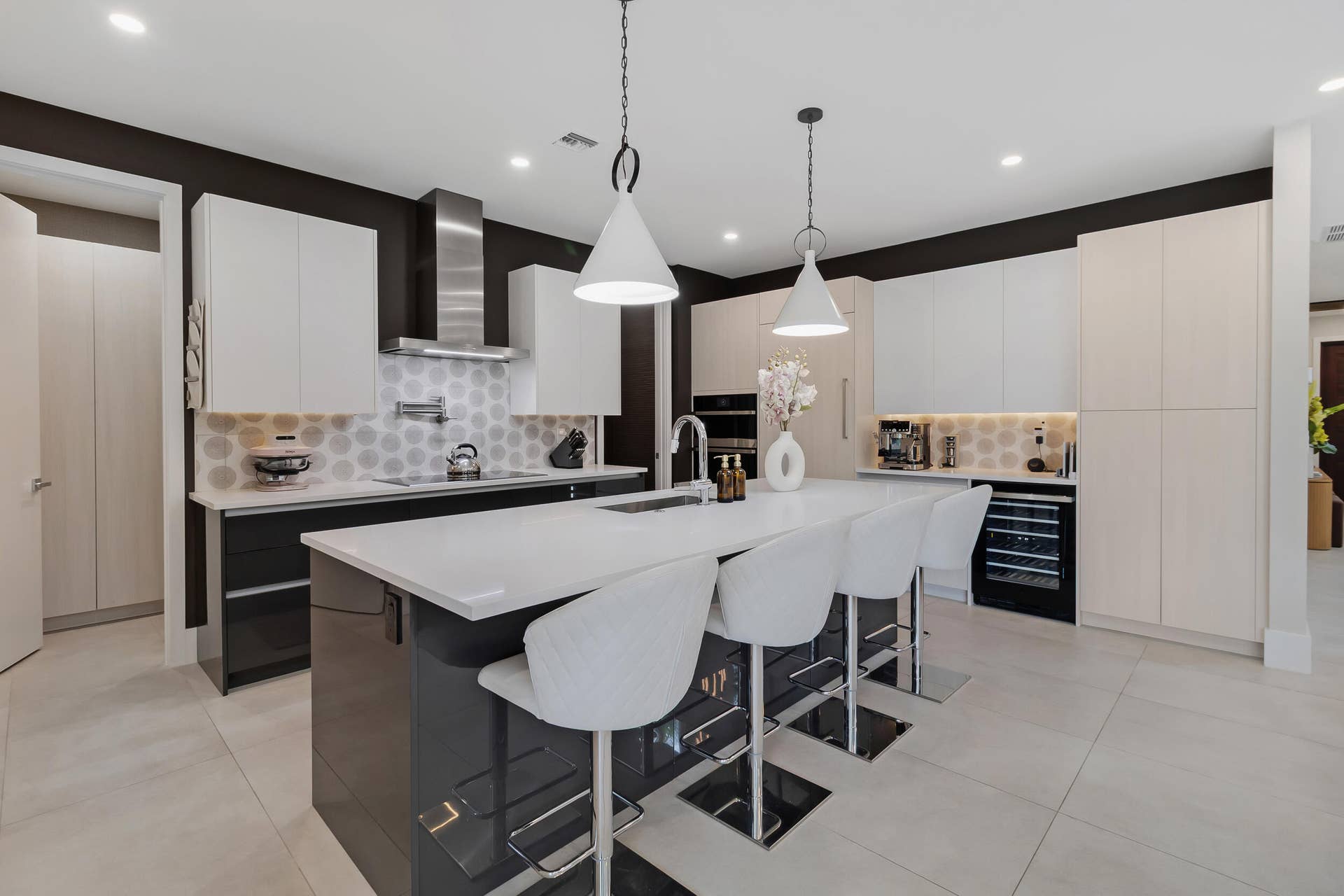 1504 NE 6TH Court, Fort Lauderdale, FL 33304 17_accutour_02 1504-ne-6th-ct -17