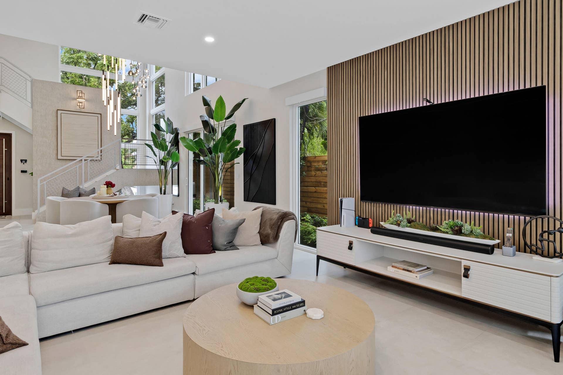 1504 NE 6TH Court, Fort Lauderdale, FL 33304 14_accutour_02 1504-ne-6th-ct -014