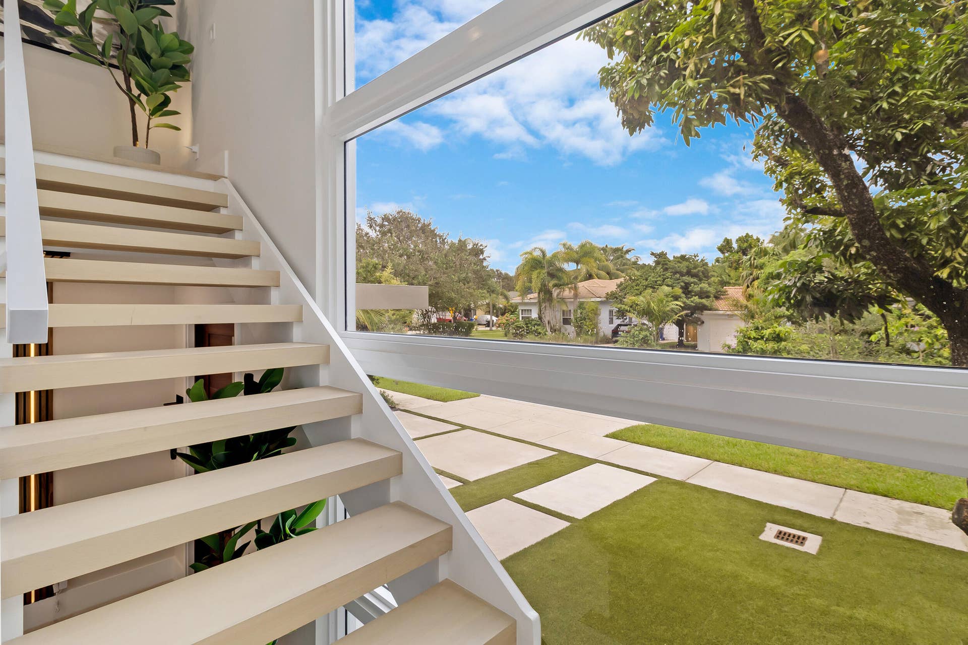 1504 NE 6TH Court, Fort Lauderdale, FL 33304 57_accutour_02 1504-ne-6th-ct -058