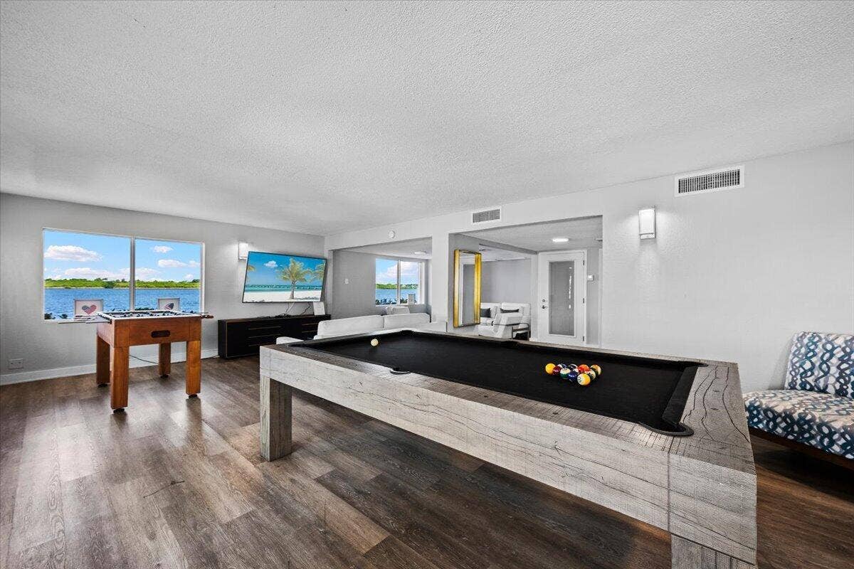 RESIDENTS LOUNGE/ GAME ROOM
