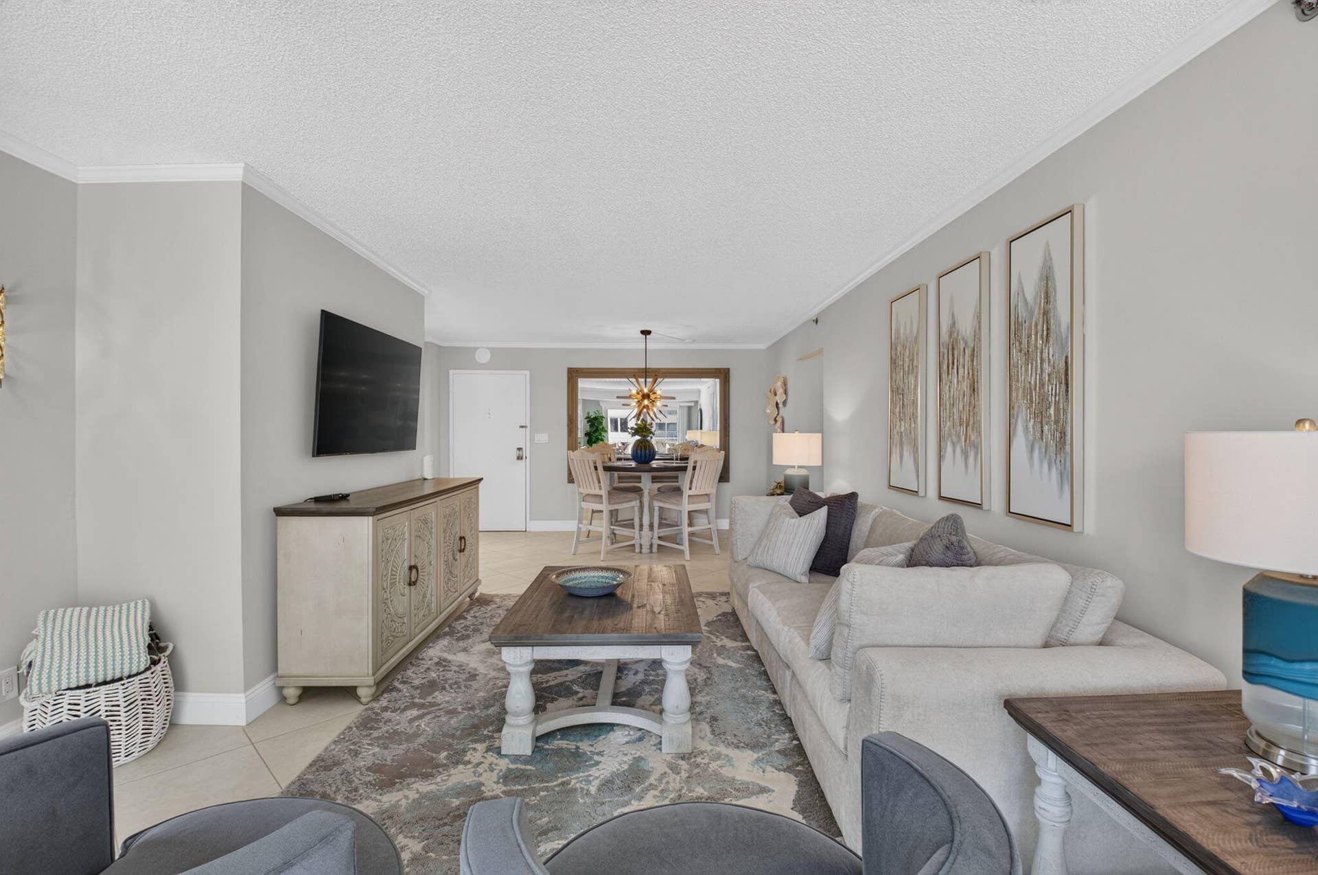 Light colors throughout reflect the beachy theme