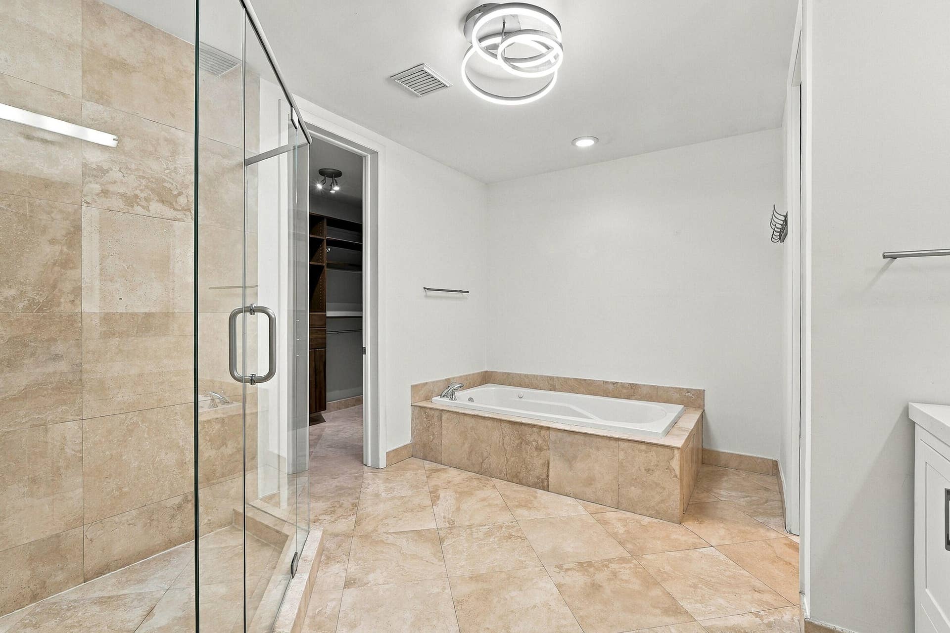 1703 NE 5TH Court, #1703, Fort Lauderdale, FL 33301 Primary bathroom