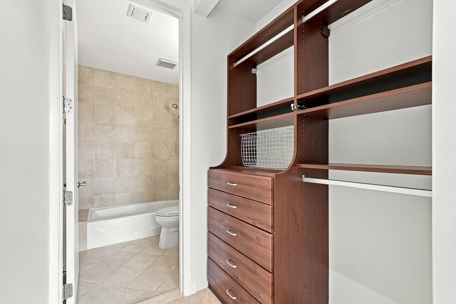 1703 NE 5TH Court, #1703, Fort Lauderdale, FL 33301 Walk-in closet