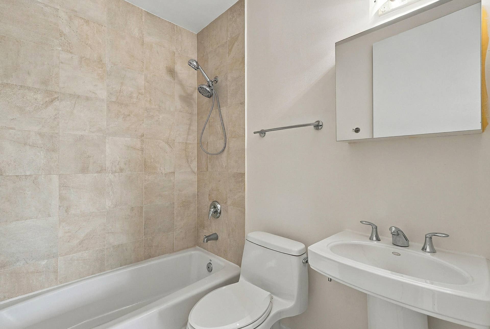 1703 NE 5TH Court, #1703, Fort Lauderdale, FL 33301 Bathroom2