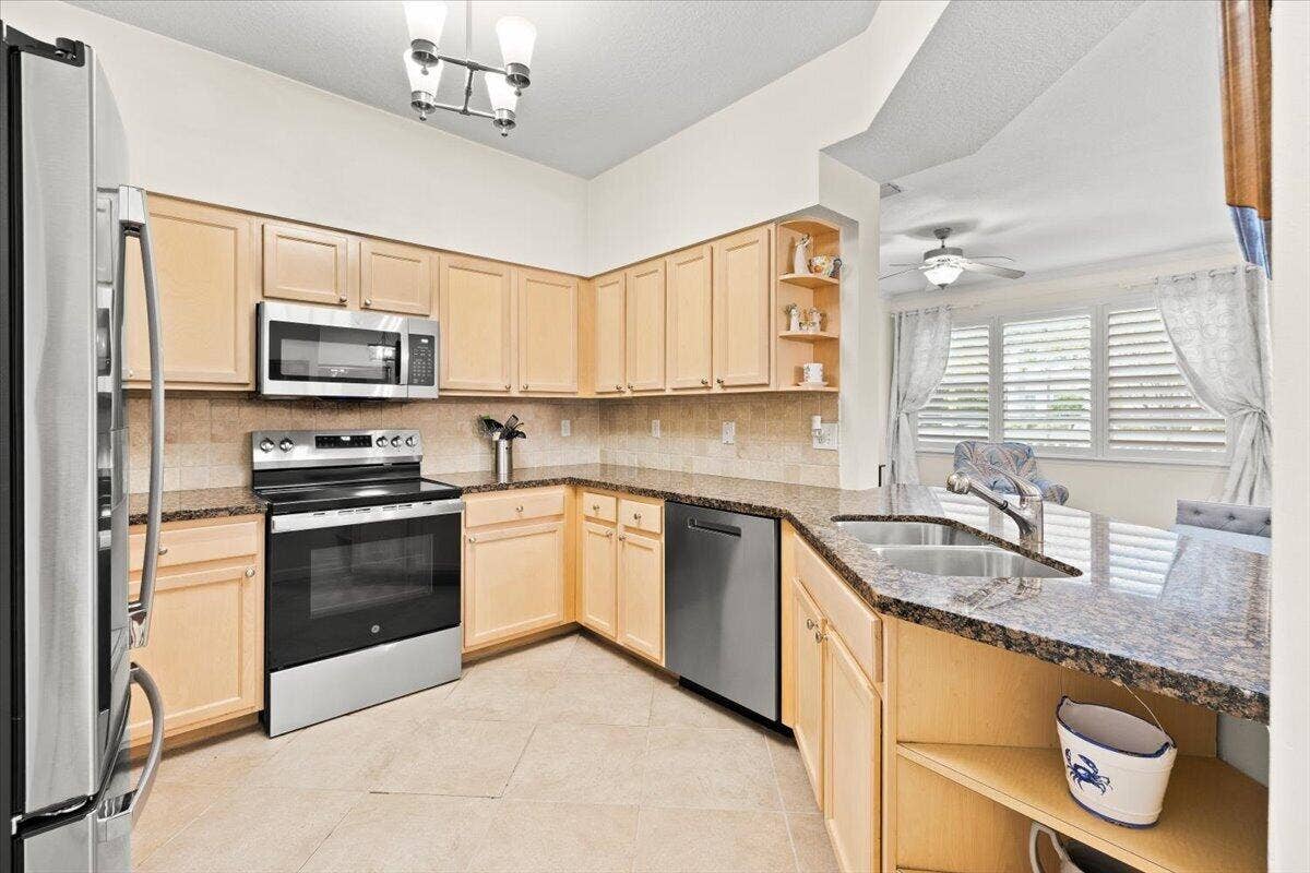 776 DAKOTA Drive, #102, Jupiter, FL 33458 14-424A2739