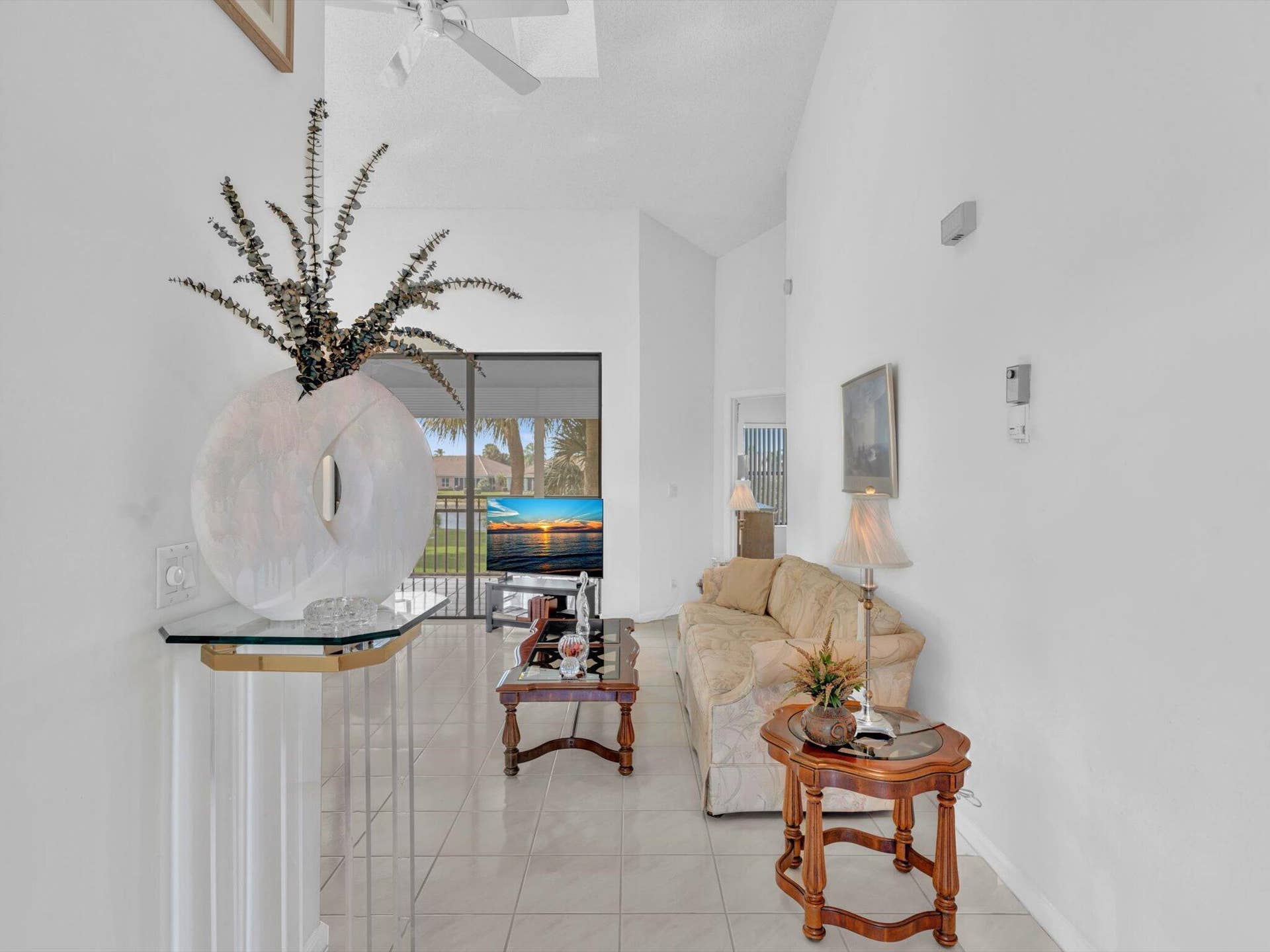 8049 Aberdeen Drive, #201, Boynton Beach, FL 33472 foyer