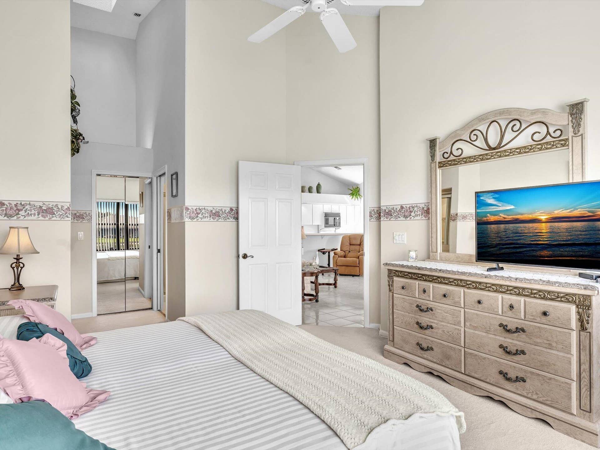 8049 Aberdeen Drive, #201, Boynton Beach, FL 33472 come into primary