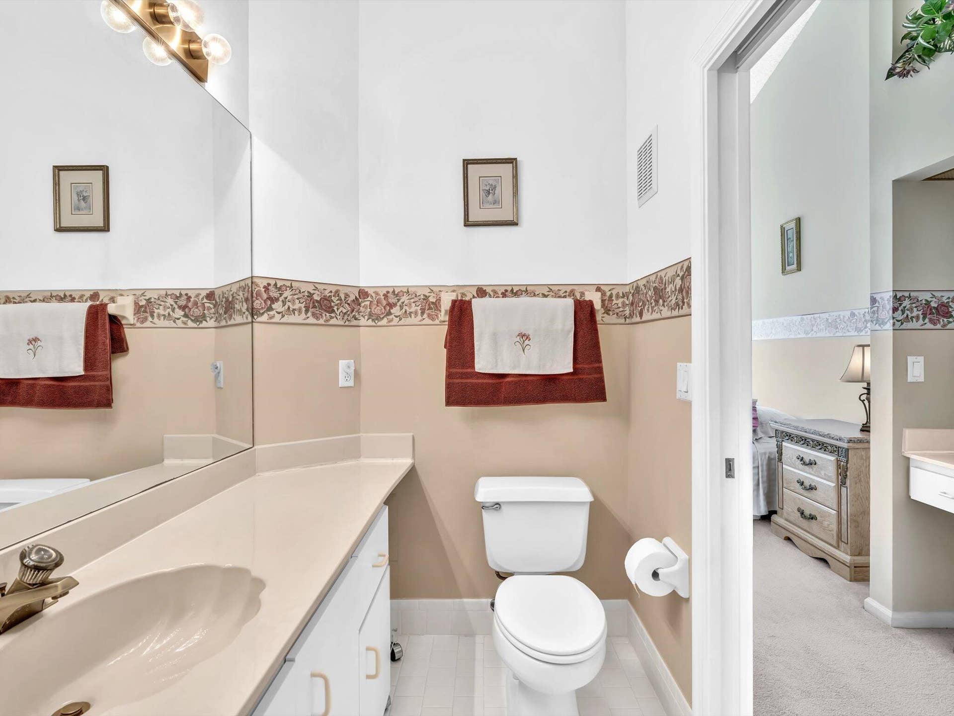 8049 Aberdeen Drive, #201, Boynton Beach, FL 33472 prim bath to bedroom