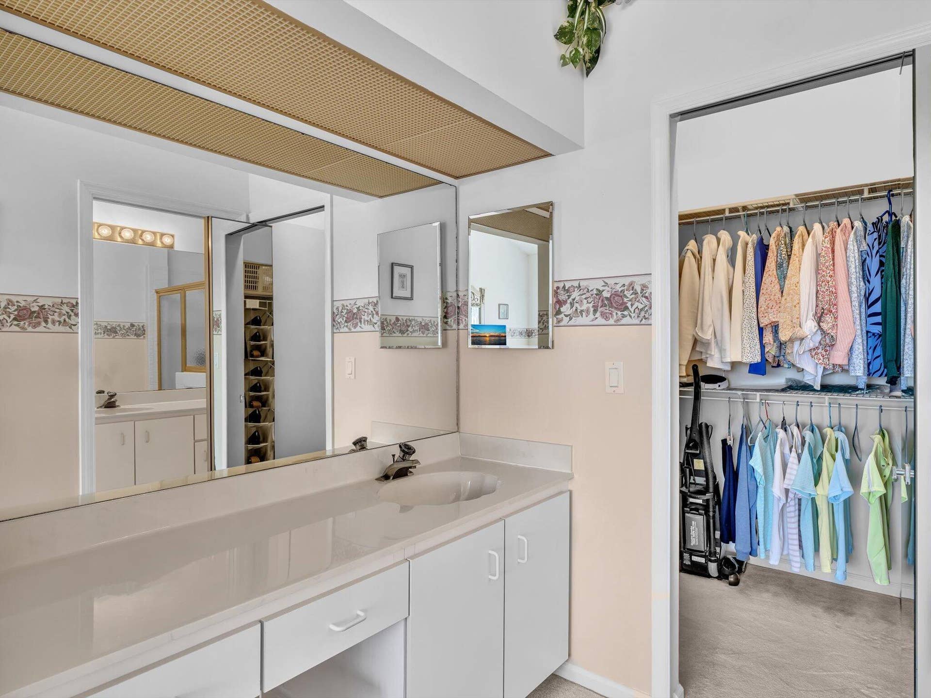 8049 Aberdeen Drive, #201, Boynton Beach, FL 33472 walk in closet