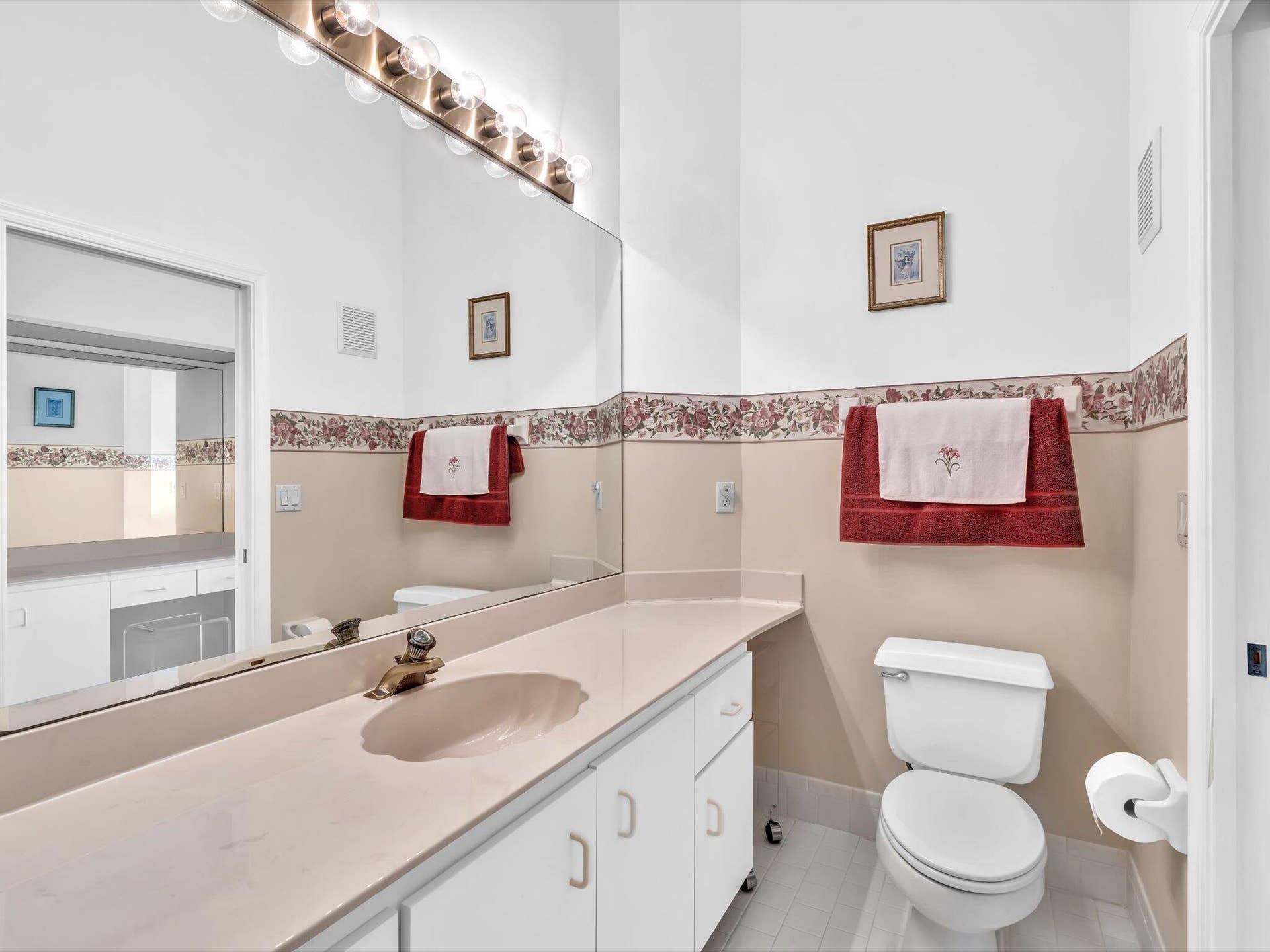 8049 Aberdeen Drive, #201, Boynton Beach, FL 33472 prim bath 2