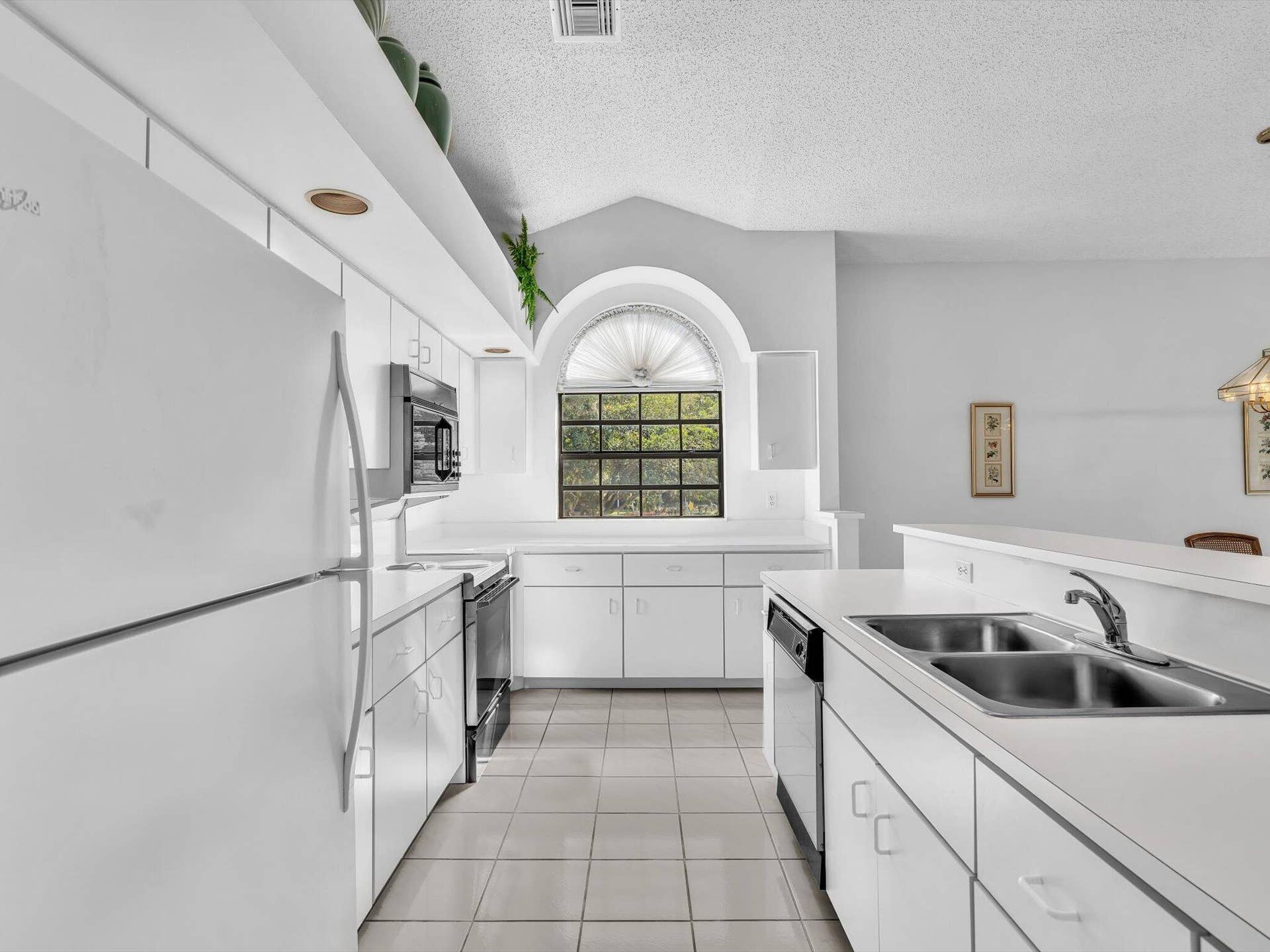 8049 Aberdeen Drive, #201, Boynton Beach, FL 33472 kitchen
