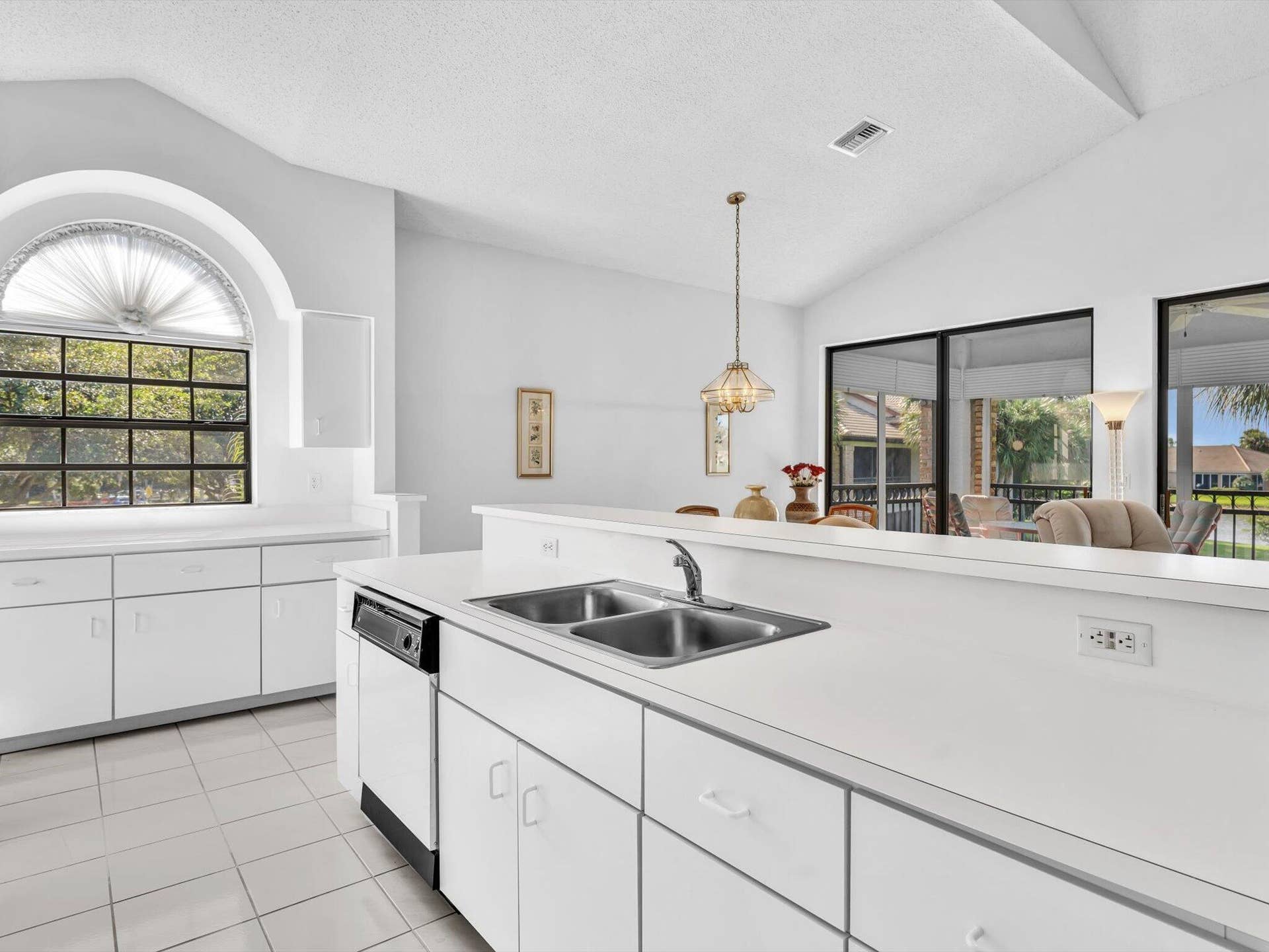 8049 Aberdeen Drive, #201, Boynton Beach, FL 33472 kit-liv