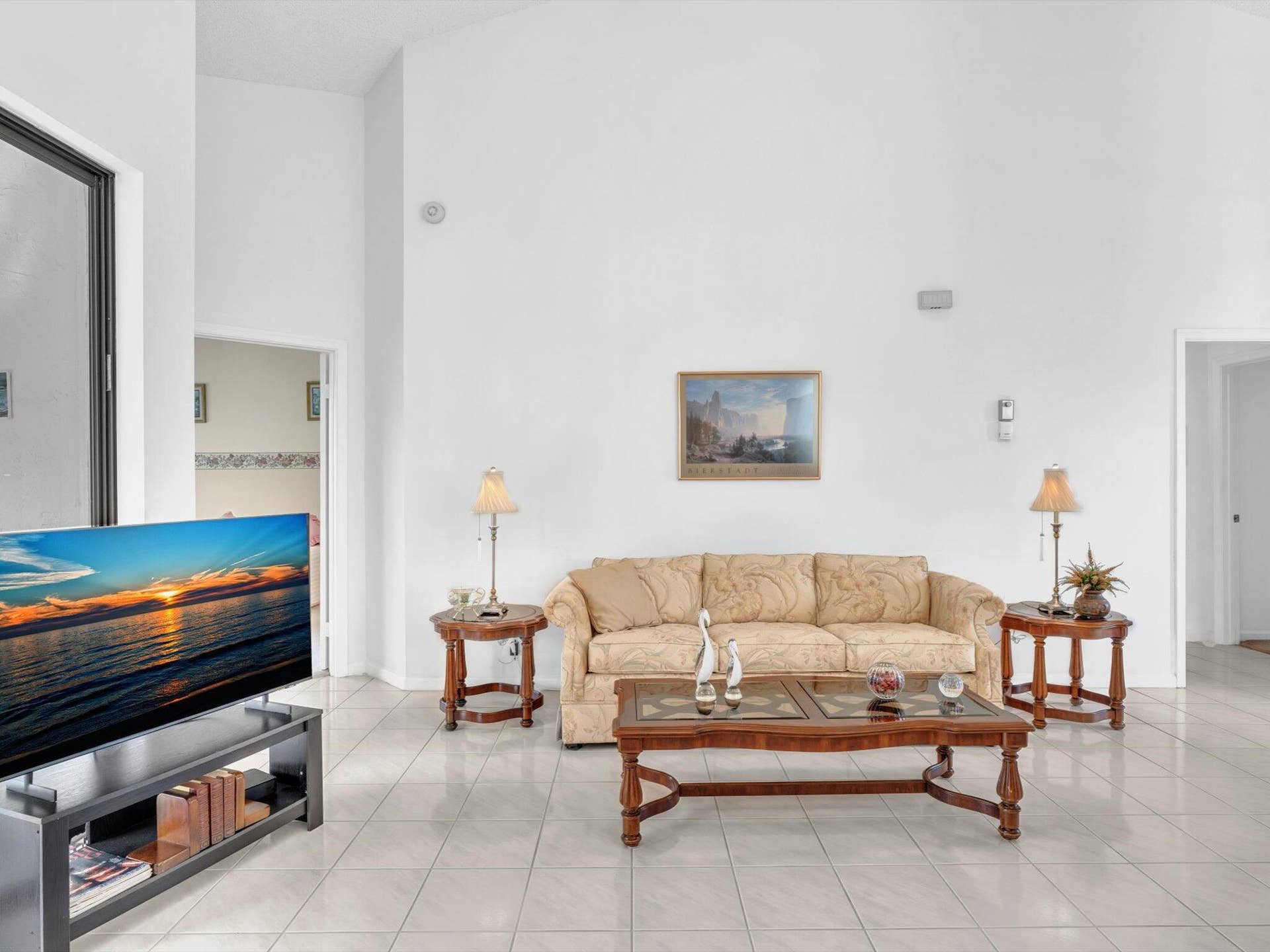 8049 Aberdeen Drive, #201, Boynton Beach, FL 33472 liv rm