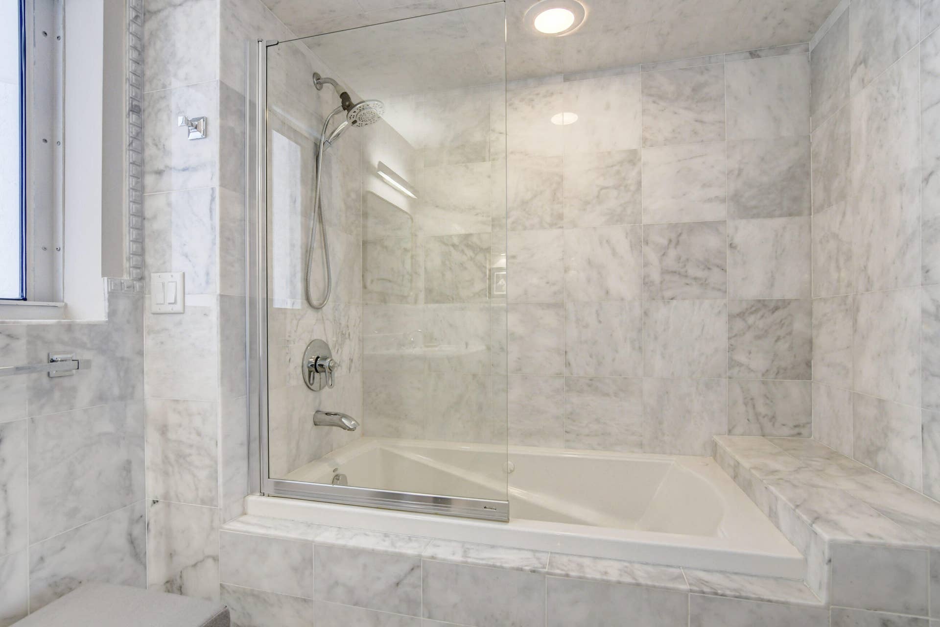 Combined Shower/Tub