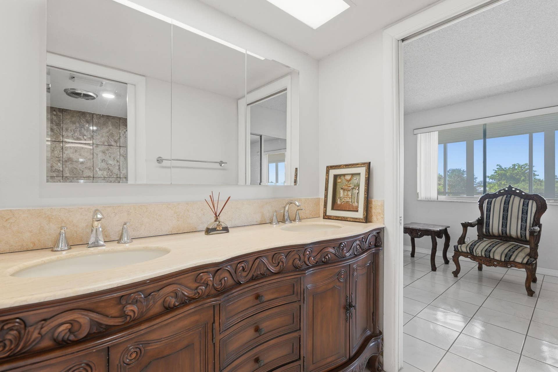 2606 Garden Drive S, #305, Lake Worth, FL 33461 Upgraded vanity in bathroom