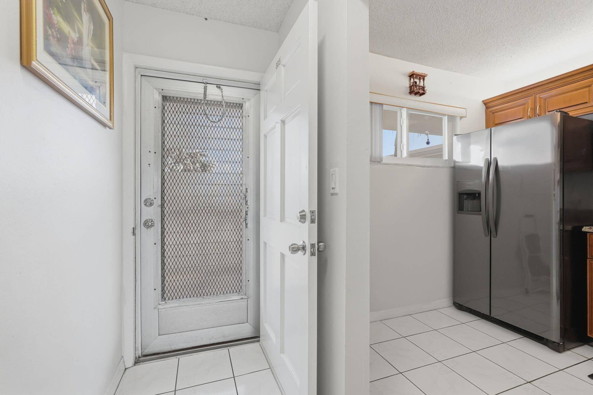 2606 Garden Drive S, #305, Lake Worth, FL 33461 View from entry foyer to front door and kitchen