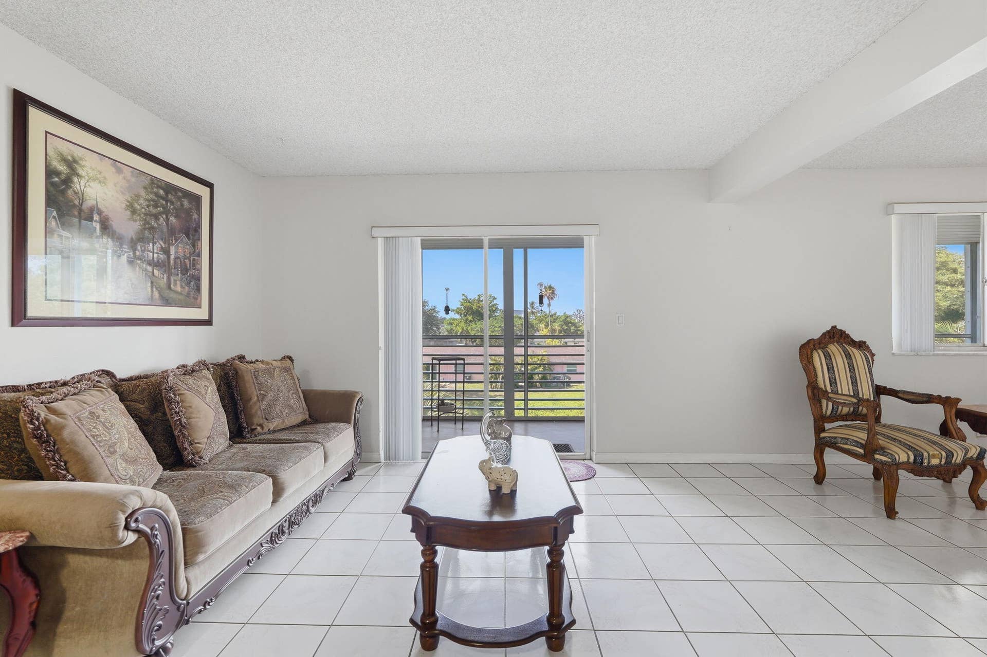 2606 Garden Drive S, #305, Lake Worth, FL 33461 Living room