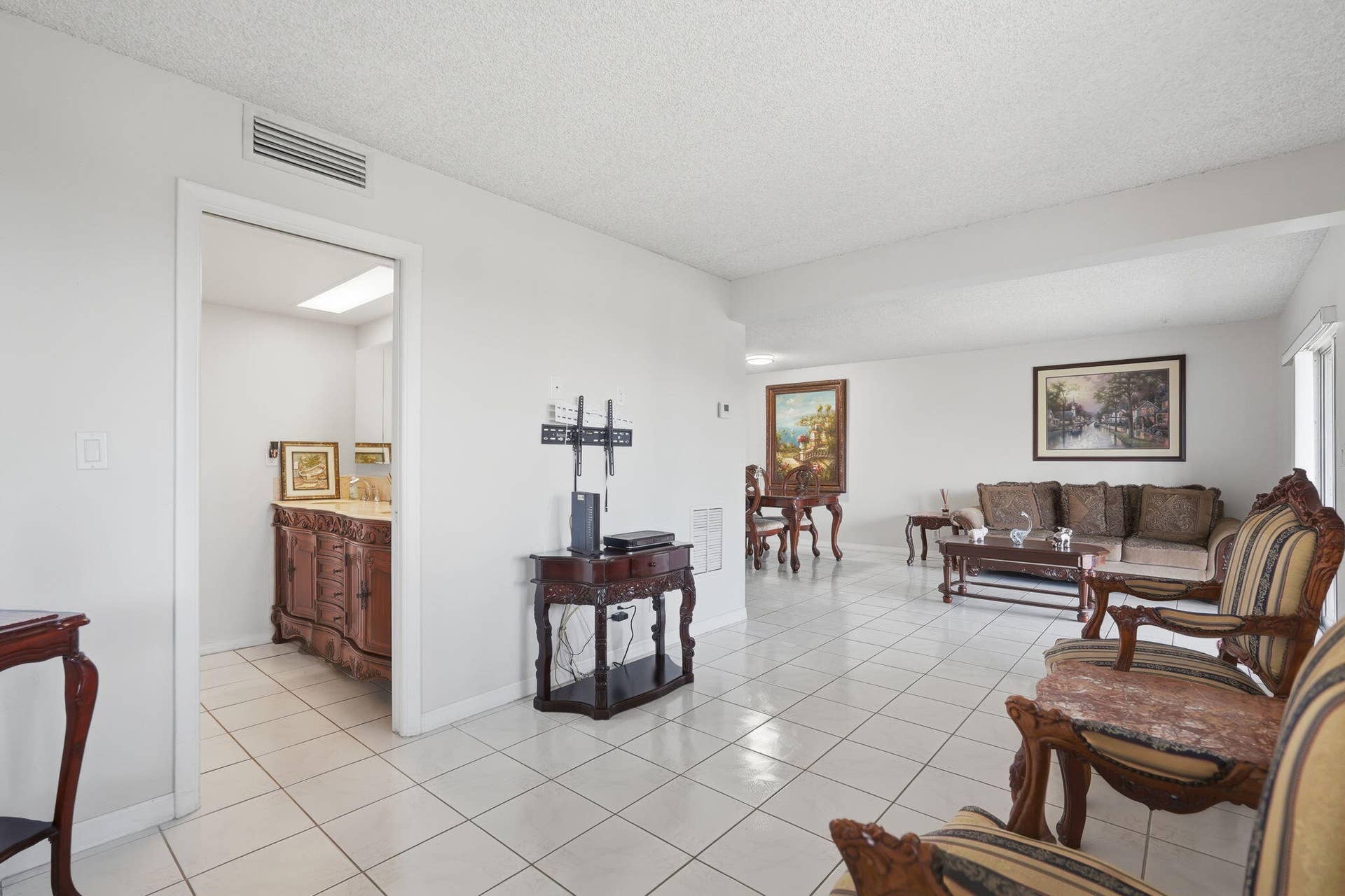 2606 Garden Drive S, #305, Lake Worth, FL 33461 Second bedroom/den with view into bathroom