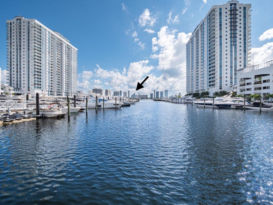 Property photo for 17211 Biscayne Blvd BS#111, North Miami Beach, FL
