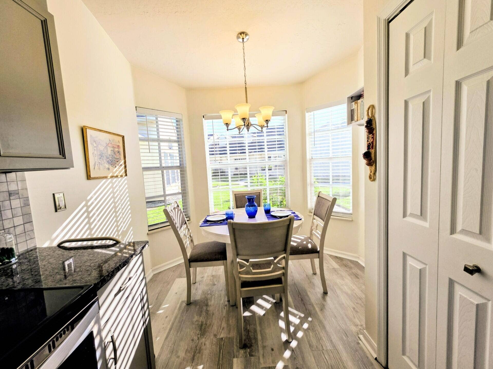 Another photo of Dinette Area