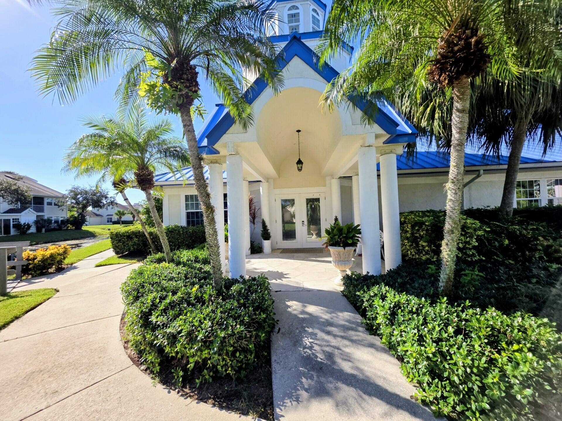 Island Clubhouse Front Entry