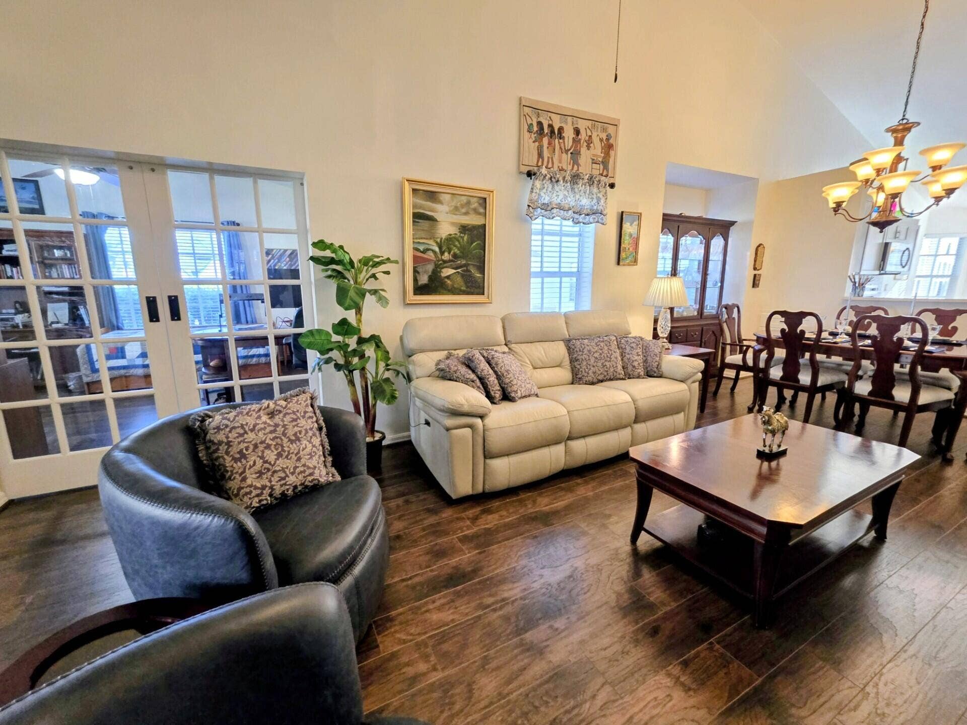 Living Rm Area