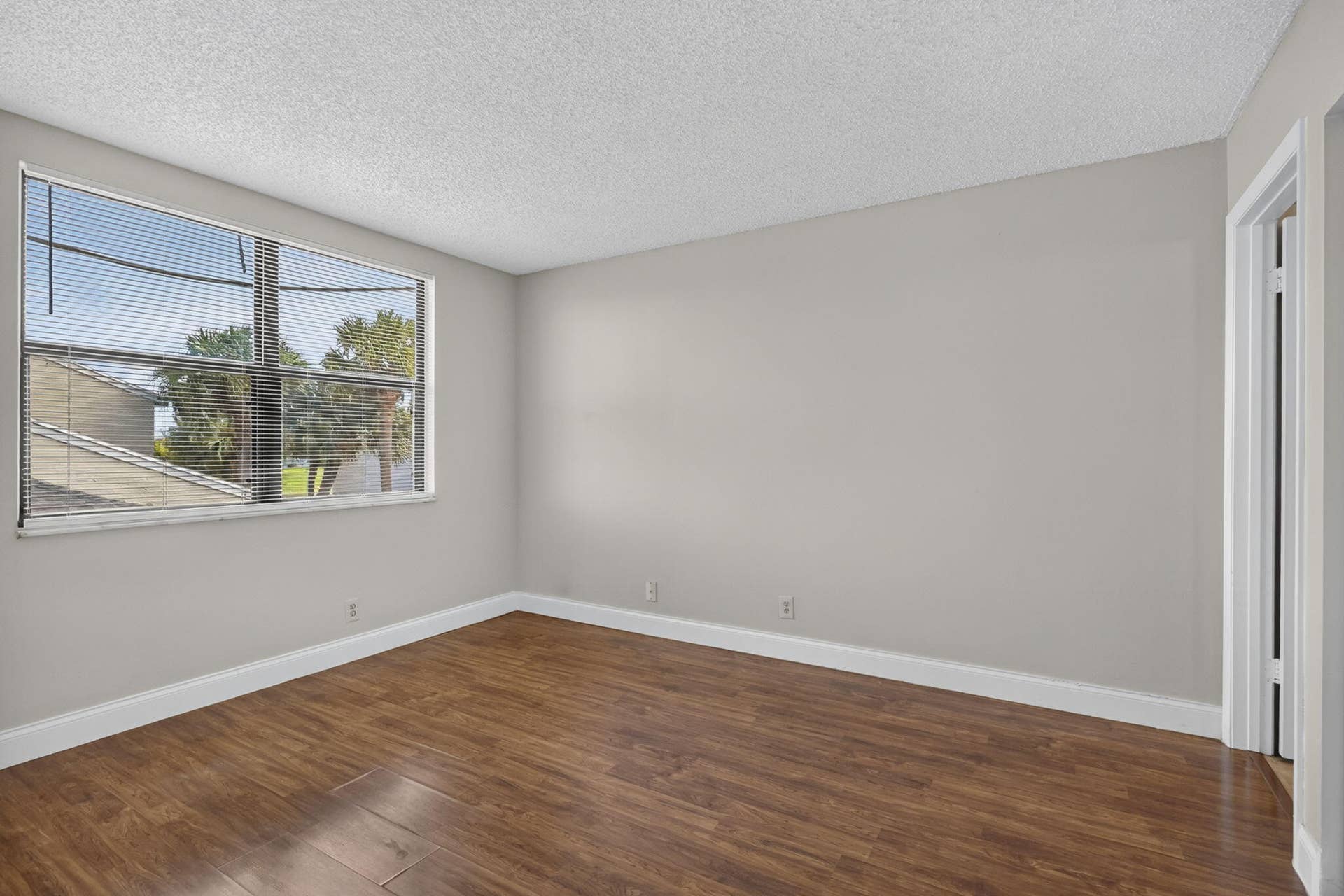 724 EXECUTIVE CENTER Drive, #36, West Palm Beach, West Palm Beach, FL 33401 24-web-or-mls-BS1A3805