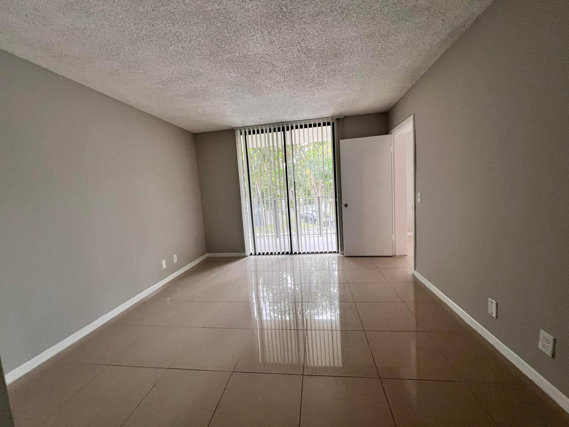 700 EXECUTIVE CENTER Drive, #211, West Palm Beach, West Palm Beach, FL 33401 IMG_4032