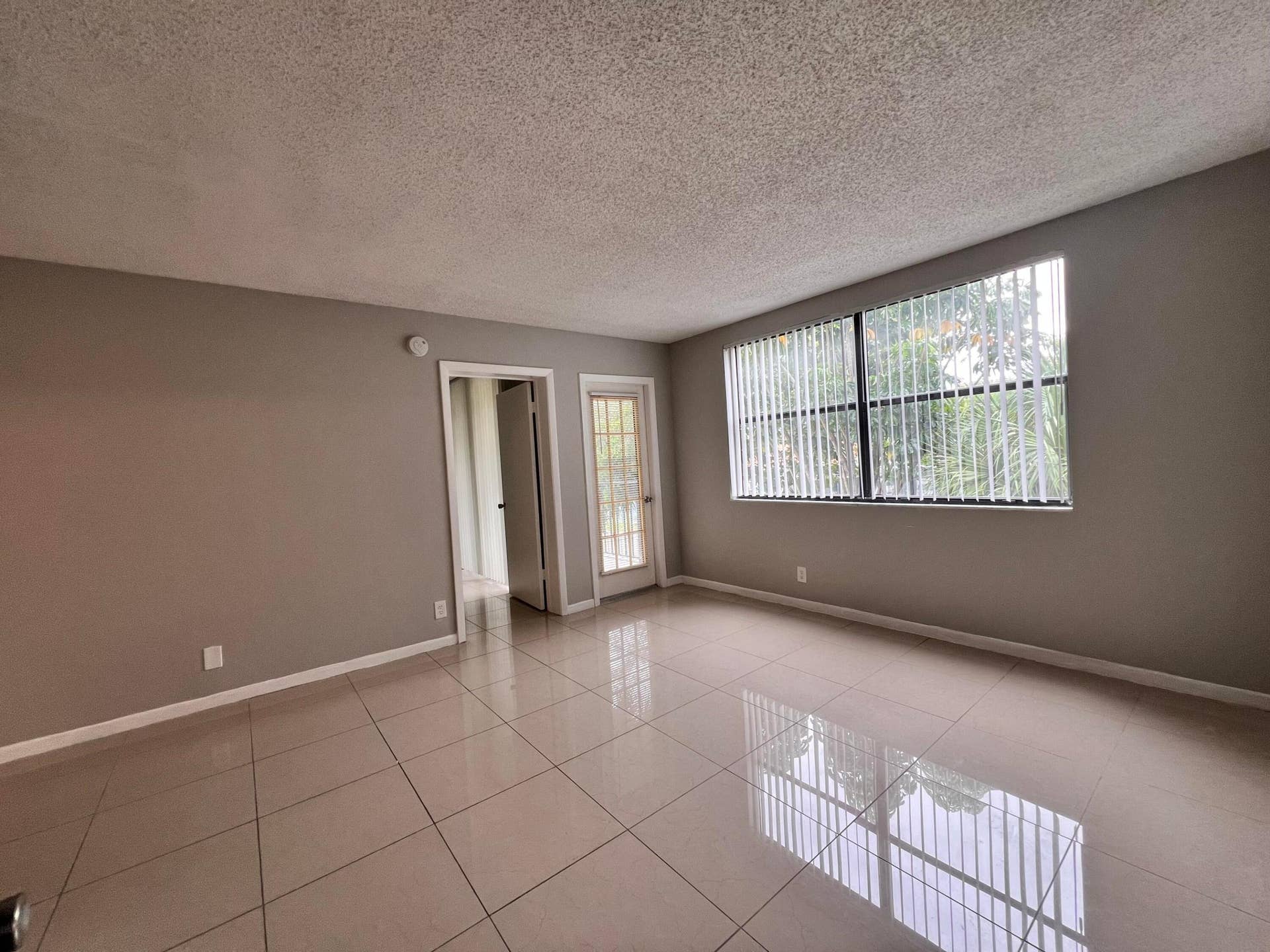700 EXECUTIVE CENTER Drive, #211, West Palm Beach, West Palm Beach, FL 33401 IMG_4020