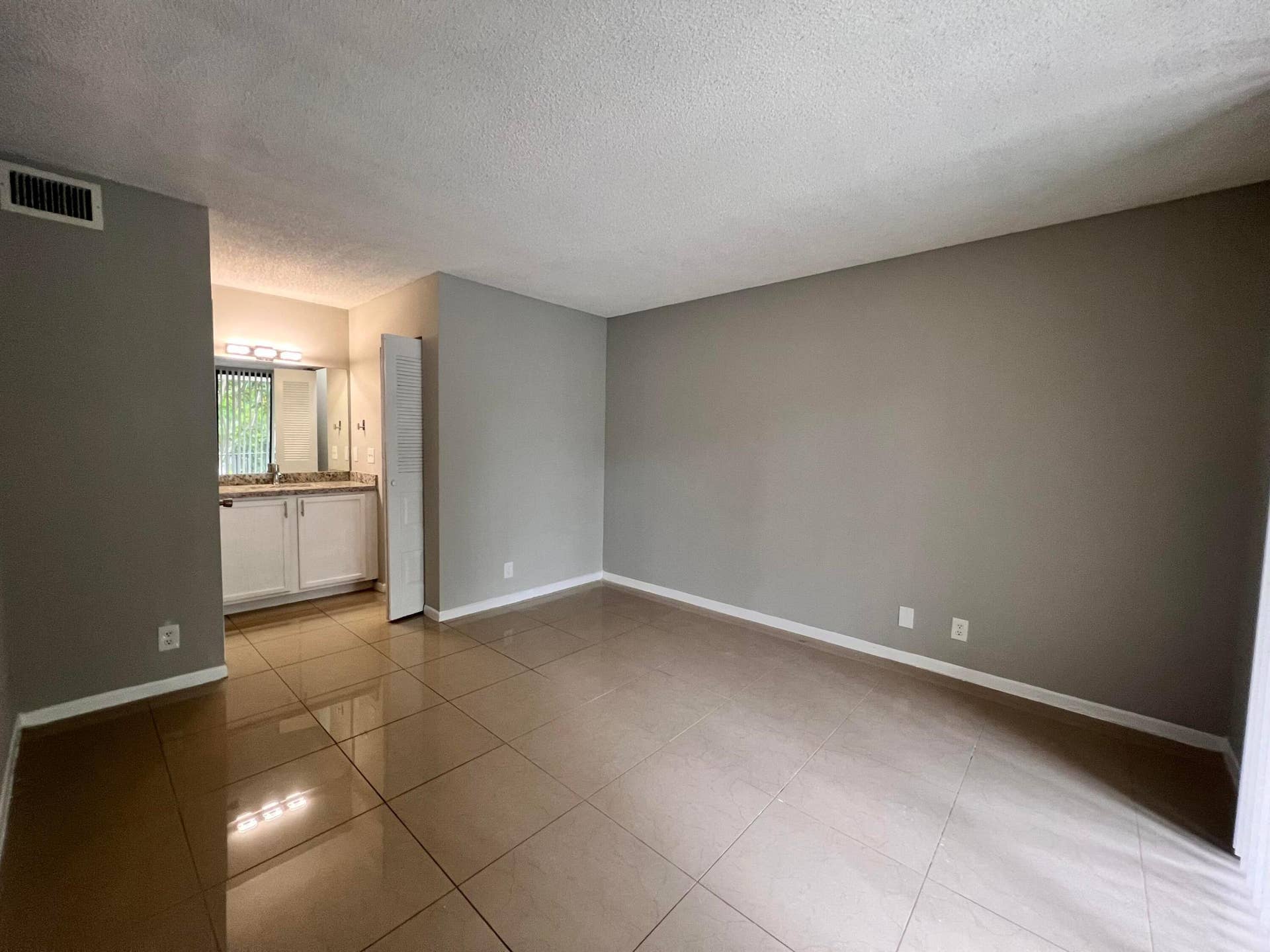 700 EXECUTIVE CENTER Drive, #211, West Palm Beach, West Palm Beach, FL 33401 IMG_4027