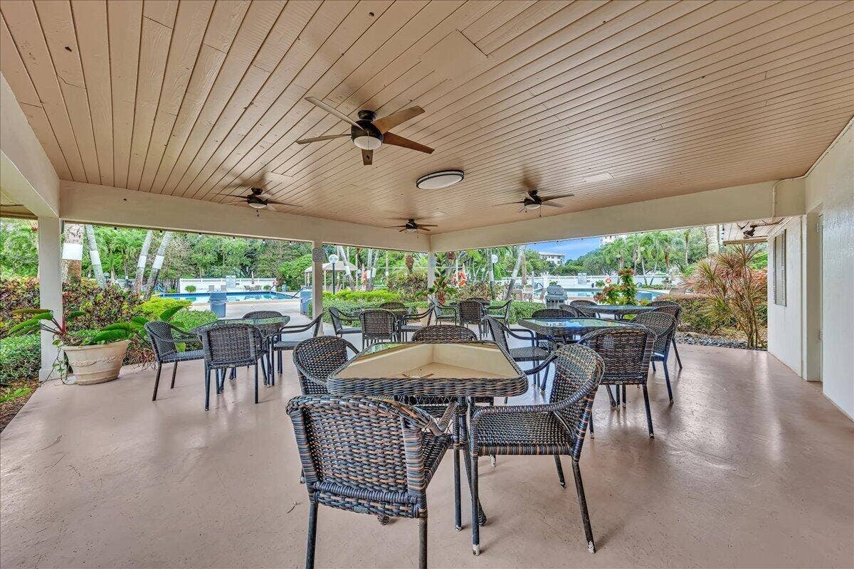 3505 Oaks Way, #109, Pompano Beach, FL 33069 Covered pool area
