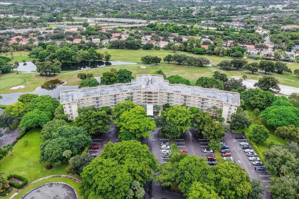 3505 Oaks Way, #109, Pompano Beach, FL 33069 Building aerial