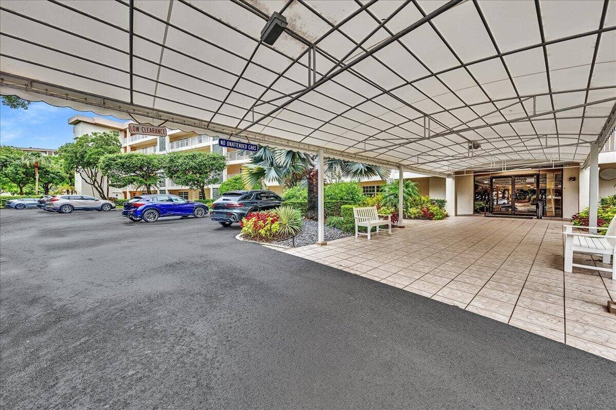 3505 Oaks Way, #109, Pompano Beach, FL 33069 Covered overhang