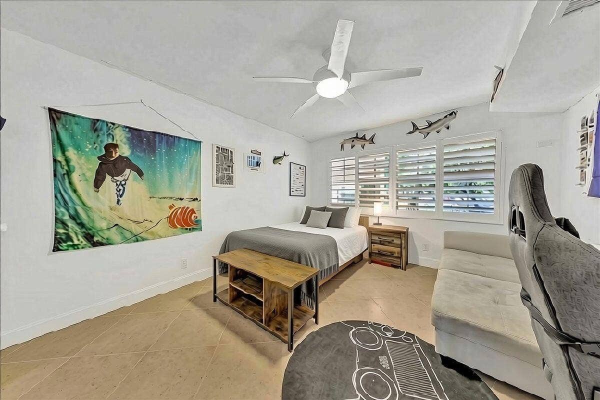 3505 Oaks Way, #109, Pompano Beach, FL 33069 Bedroom #2 with walk in closet