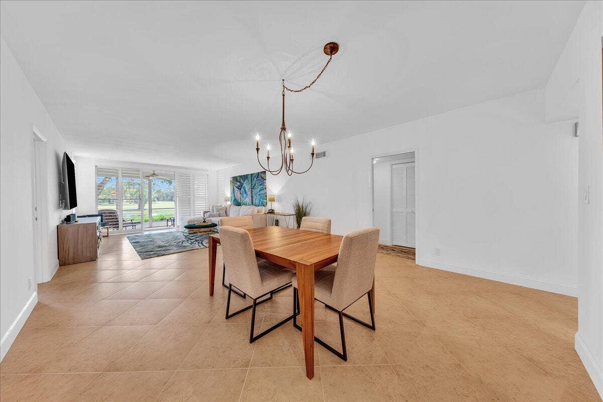 3505 Oaks Way, #109, Pompano Beach, FL 33069 Spacious dining area with an open entryway