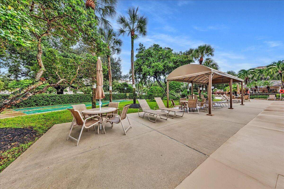 3505 Oaks Way, #109, Pompano Beach, FL 33069 Pool